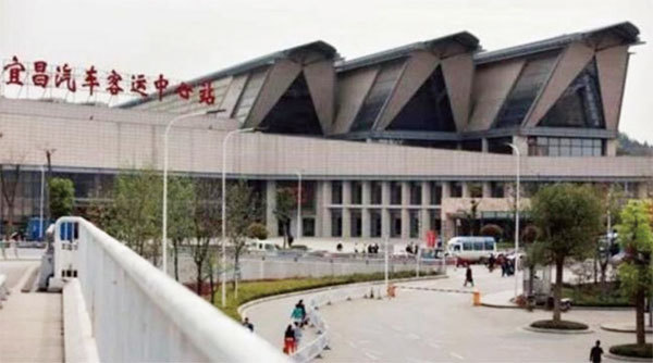湖北省的兩大地標設計：宜昌汽車客運中心則像是有「三個大棺材」。（網路圖片）