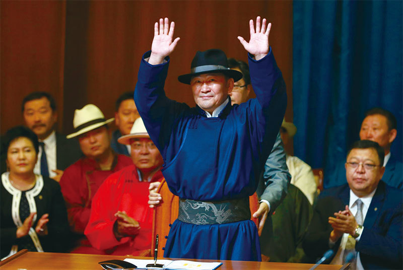 7月10日，蒙古新總統巴特圖勒嘎宣布就職，聲言減少對華依賴。巴特圖勒嘎曾多次發表反華言論。外界認為，在其主政之下，中蒙關係或出現陰影。（AFP）