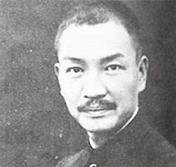 中華民國國民政府第一任考試院長戴季陶，曾向蔣介石下跪「為漢字請命」。（公有領域）