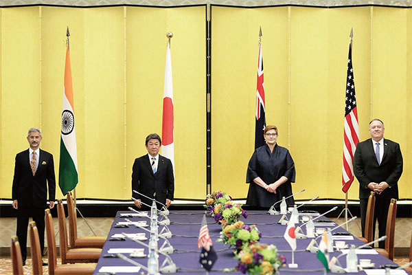 10月中旬，日本、美國、印度和澳洲四國外長在日本東京開會討論印太局勢和中共威脅。美國國務卿蓬佩奧（Mike Pompeo）早已數次公開呼籲建立「亞洲北約」。（Getty Images）