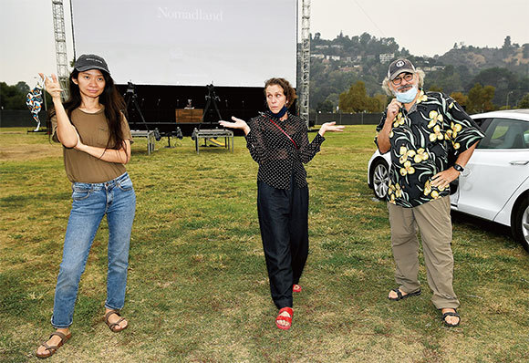 趙婷一手包辦《遊牧人生》導演、編劇、製作和剪輯，展現了驚人的才華。圖為2020年9月11日加利福尼亞州帕薩迪納《游牧人生》首映式。（Amy Sussman/Getty Images）