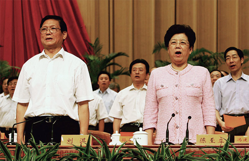 習近平在大陸29所高校進行密集型反腐，被外界視為指向江澤民情婦陳至立（右）。圖為2007年資料照。（Getty Images）