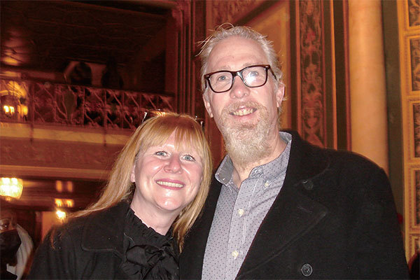 2022年1月14日晚，律師助理Brian Kelly與太太Summer Kelly一起觀看了神韻世界藝術團在底特律歌劇院的首場演出後，盛讚神韻演出。（朱莉婭／大紀元）