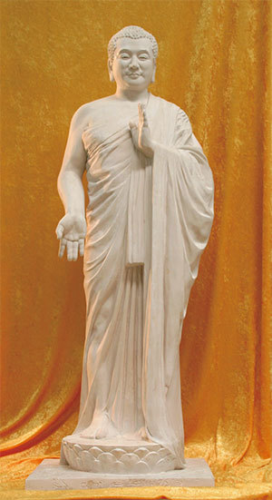 《佛像》，2004年張昆侖教授雕塑作品。（真善忍美展）