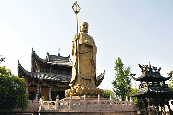 踩著「六四」學生鮮血上臺的江澤民，2004年6月4日起程急赴九華山求救地藏菩薩。因為他夢見自己下了無間地獄遭受永無停歇的酷刑。圖為九華山地藏菩薩銅像。（大紀元資料室）