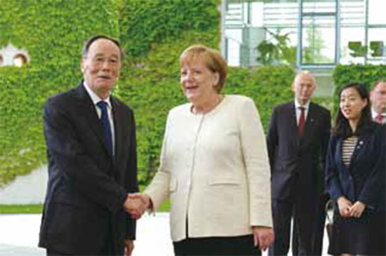 5月31日，美國國務卿蓬佩奧和中國國家副主席王岐山在同一天訪問德國，都與德國總理默克爾進行了會談。（Getty Images）