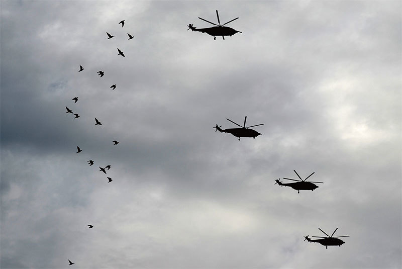 因應北韓局勢，6月14日一組空降兵軍的武裝直升機在吉林省空軍場站進行飛行訓練。圖為2015年8月23日武裝直升機為九三閱兵排練。（ AFP）