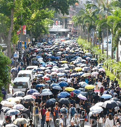 港府禁止蒙面 香港進入準戰爭狀態