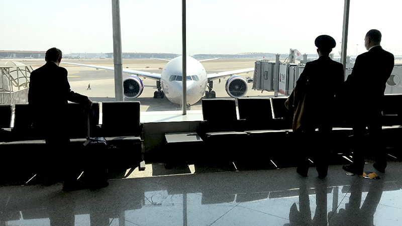 海南三亞航班突取消 上海遊客登機後遭驅趕