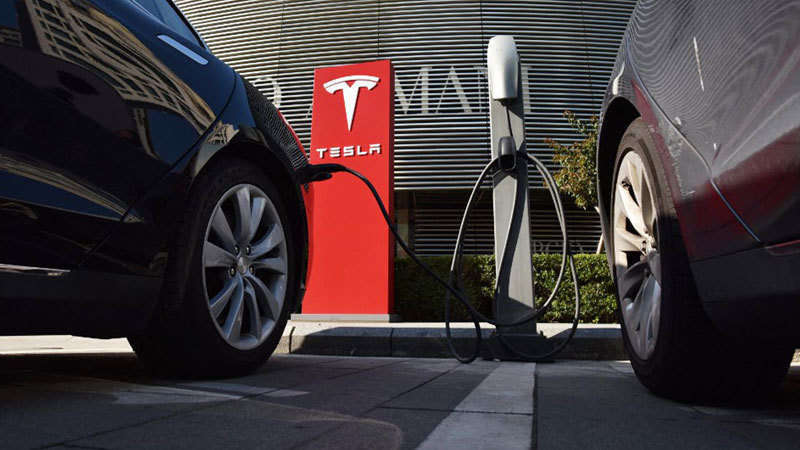 中共限電再衝擊Tesla 電動車沒電充好狼狽