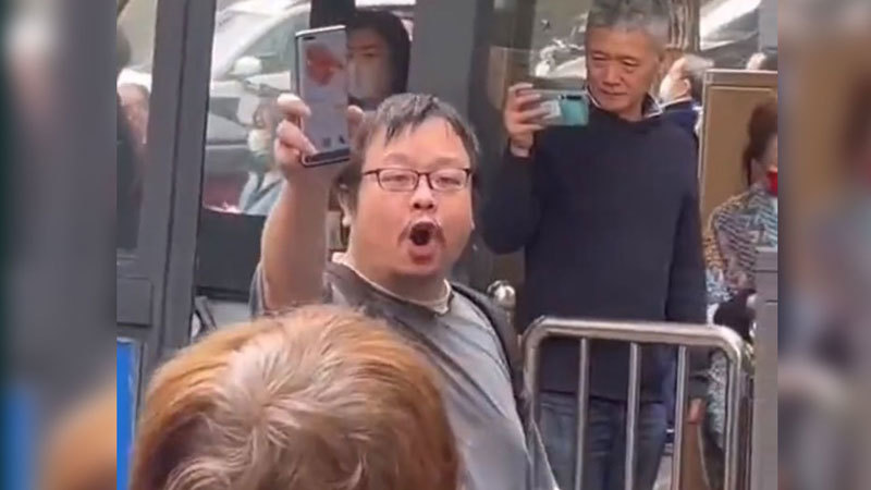 重慶超人哥罵當局封控 險被警抓獲民眾救回