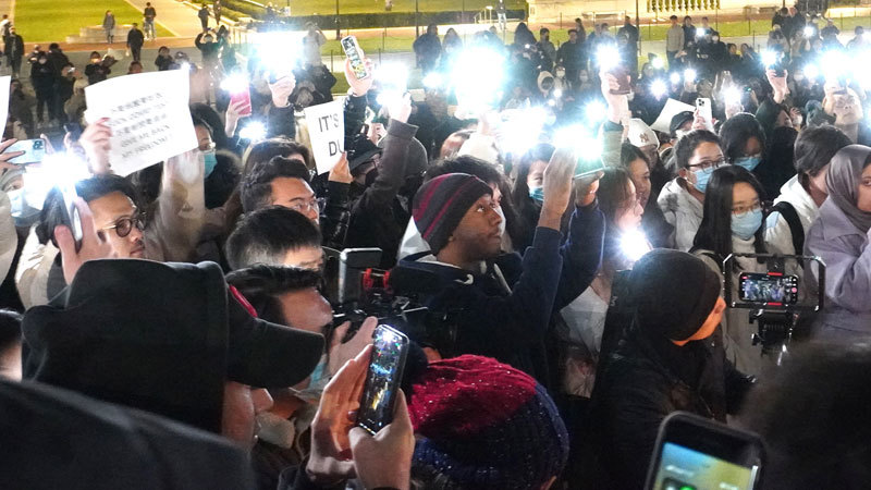 悼烏市火災逝者 紐約人聲援「白紙運動」