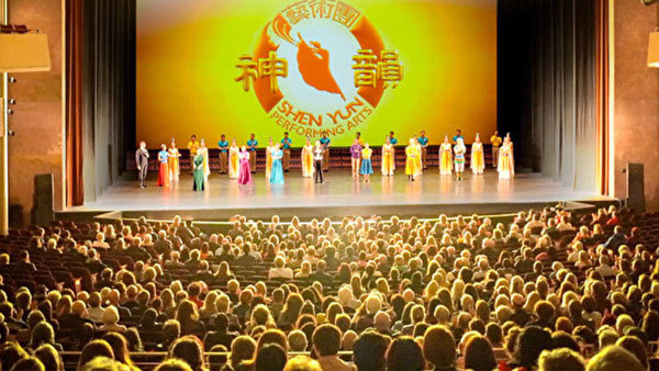 神韻西班牙演出爆滿 觀眾表達感激祝賀