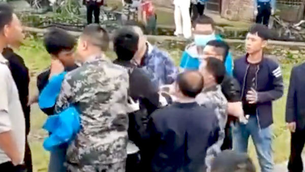 中共農管如鬼子進村 農民維權抗暴頻傳