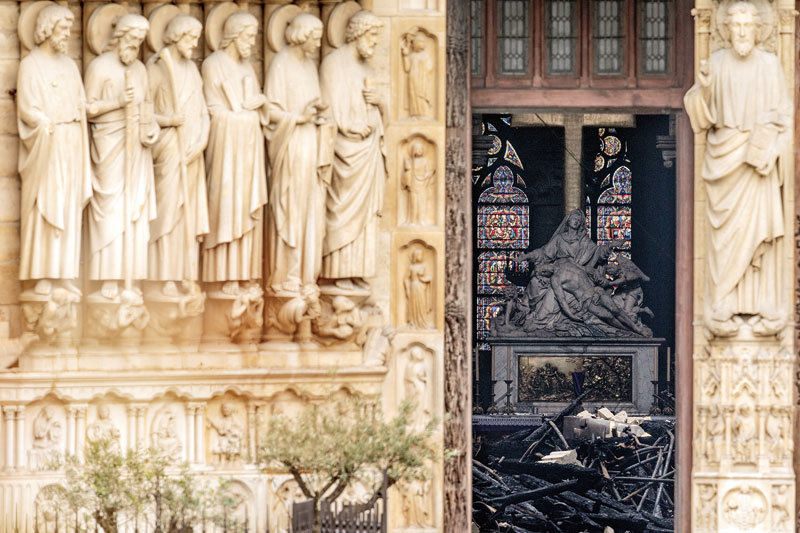 巴黎聖母院的火光 復活節前的震驚