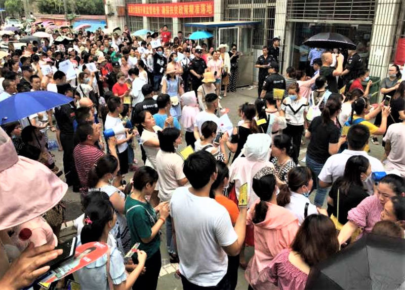 武漢萬人抗議強建焚燒廠 中共坦克清場 民眾頭破血流