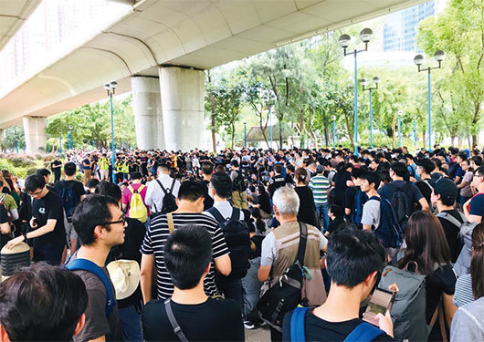 8月5日下午1時，荃灣的抗議人群很多。（Jacqueline／大紀元）