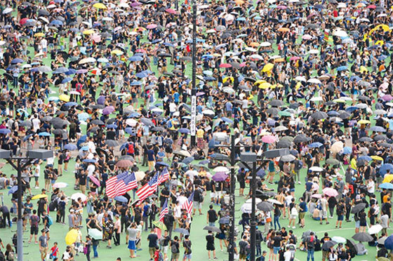 2019年8月11日，約有千人聚集出席在維多利亞公園舉行的「反送中」集會。（宋碧龍／大紀元）