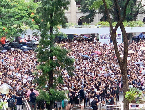 2019年8月17日，教育界「守護下一代 為良知發聲」的集會遊行，參加遊行人數為2萬2000人。（駱亞／大紀元）
