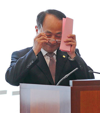 現任中聯辦主任王志民還身兼中共香港工委書記，在中共黨治架構中，其在香港的權力高於林鄭月娥。（李逸／大紀元）