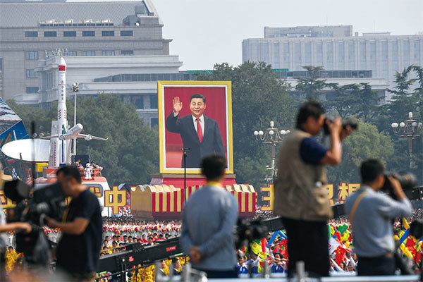 據中共官方宣示，此次「十一」閱兵規模要比過往北京閱兵都大，主題是強調「堅定維護習核心」。（AFP）