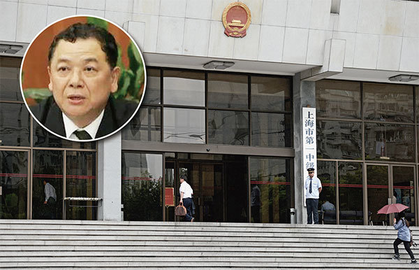 中共上海第一中級法院前院長潘福仁被指利用職務上的便利牟取不當利益，非法收受財物共計805萬餘元。10月22日被判刑九年半。（新紀元合成圖）