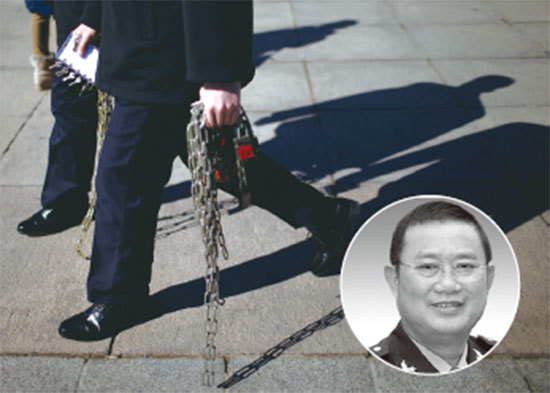 2016年5月中下旬，貴州省軍區前副司令、少將廖錫俊（廖錫龍的弟弟）被逮捕，過程中共查獲大約3700萬人民幣現金及黃金等其他物品。（新紀元合成圖）