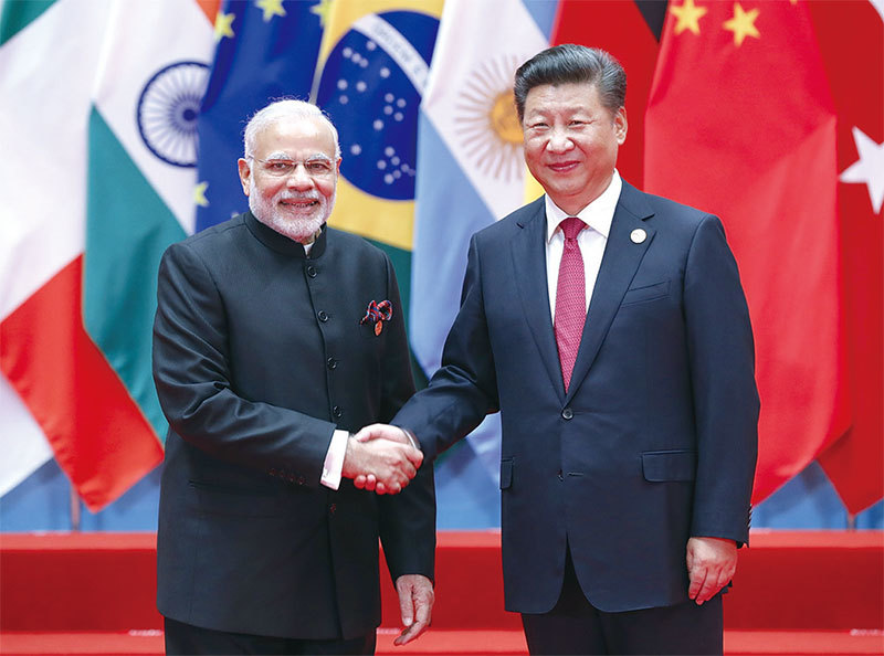 習近平G20峰會期間與莫迪會面，並意外讚揚印度，明顯與中共外交部不同調，釋放的信號耐人尋味。圖為2016年G20杭州峰會習莫握手。（Getty Images）
