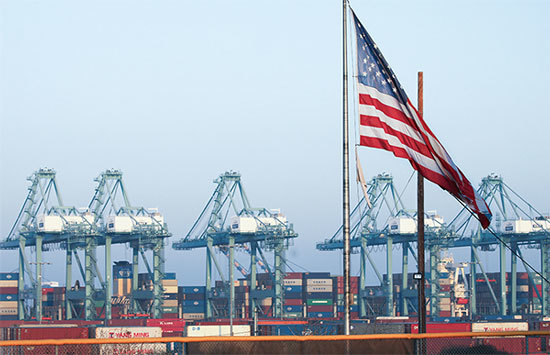 美國出口增加和進口減少，美國貨物貿易逆差（赤字）連續三個月下降，11月更達到三年來的新低。（Getty Images）