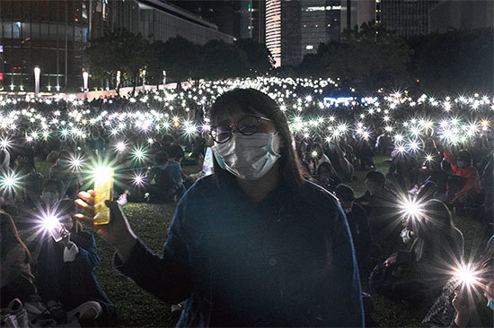 2019年11月9日添馬公園集會悼念墜樓離世的科大學生周梓樂，並為其他因反修例運動的死傷者祈禱。（Getty Images）