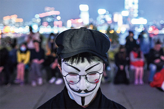 香港抗爭者若水無大臺，表現出了超級的勇氣和堅韌的精神。（Getty Images）