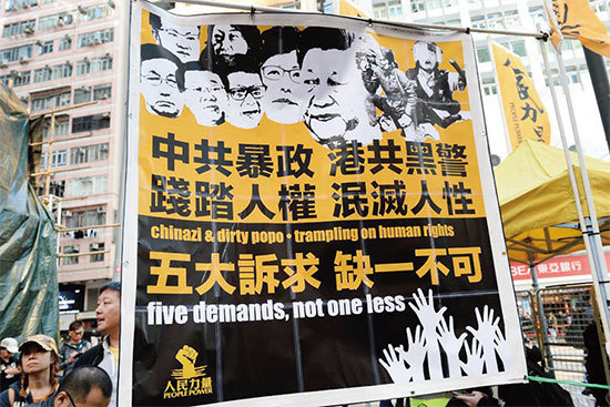 香港民眾從一開始的撤回條例到五大訴求，沒有一項是關於個人的物質生活。（宋碧龍／大紀元）