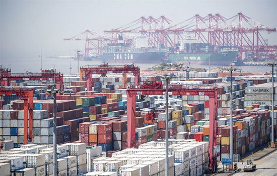 美中貿易戰將過去幾十年中共經濟的深層問題打回原形。（AFP）