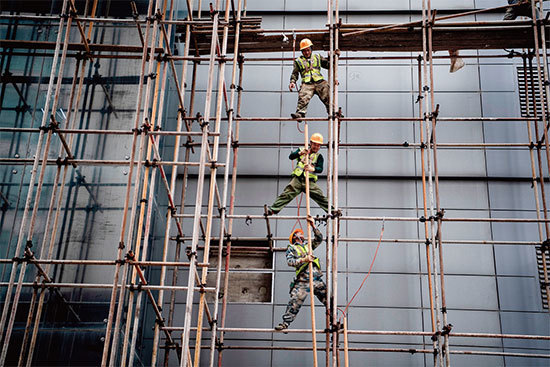 3月初，北京當局在催逼除湖北外其他省市復工的同時，又重新走上砸重金搞基建刺激經濟的老路，恐怕會把中國債務泡沫推向更危險的邊緣。（Getty Images）