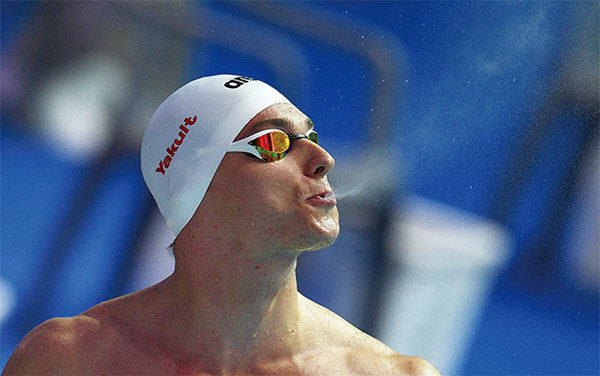 盧森堡的游泳選手亨克斯（Julien Henx）也證實，武漢軍運會上，他們代表團也有兩人在參賽期間生了疑似中共肺炎的疾病。（AFP）