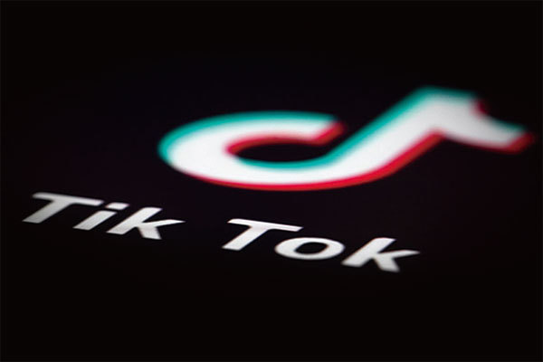 北京字節跳動公司開發的社交平臺「抖音」（TikTok）成為美國騷亂的輿論風暴中心，所有煽動仇恨和鼓動暴力的信息均暢通無阻。（AFP）