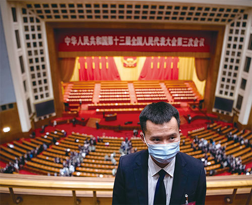 5月底前後，中共兩會代表從外地來到北京之時，北京出現新一輪中共病毒疫情。圖為5月25日人大會議會場。（AFP）