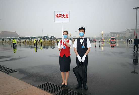 中國流行病學專家表示5月底前後北京出現病毒。當時正是中共兩會代表從外地來到北京的時間。圖為2020年5月21日中共全國政協會議在北京人民大會堂開幕。（Getty Images）