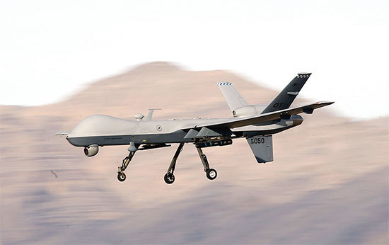今年1月，美國內華達州空軍基地無人機操作員在電腦螢幕前操作MQ-9「死神」（Reaper）無人機，狙殺了在巴格達機場的伊朗聖城旅指揮官蘇雷曼尼。（Getty Images）