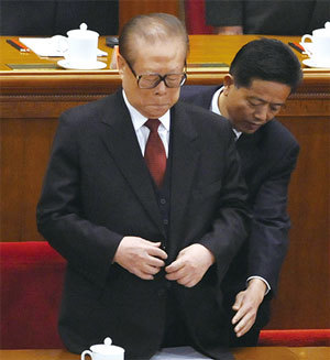 江澤民是中共貪腐的「頭號教練」，江提出的「悶聲發大財」，成了中共貪官們一致奉行的貪腐準則。（Getty Images）
