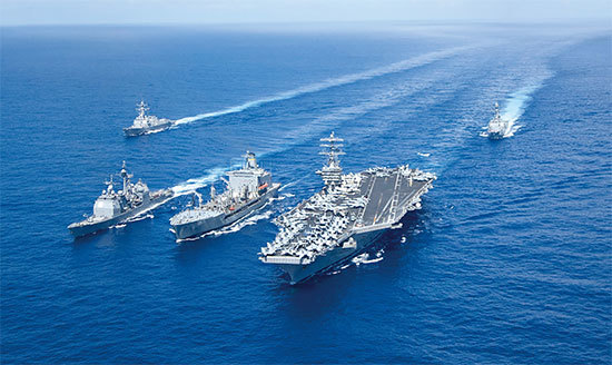 7月17日，美國太平洋艦隊宣布，二艘航空母艦打擊群重返南海舉行軍演。（Public Domain）