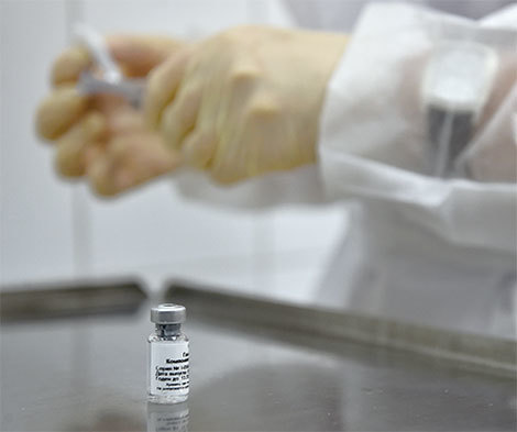 全球正在研發的26種疫苗中，其中6種進入第三期臨床測試。不少專家質疑疫苗本身能有多大作用。（AFP）