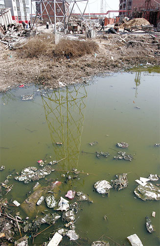 針對天津市靜海區有可能污染雄安新區地下水源的情況，李鴻忠著急要求徹查問責。圖為天津市柳口莊村遭化工廠水源污染成為癌症村。（AFP）