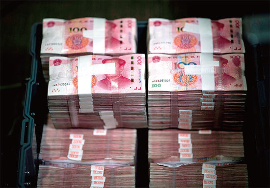 原華融董事長賴小民被抓後，從其家中搜出2.7億元人民幣現金，重達三噸。示意圖。（Johannes Eisele / AFP）