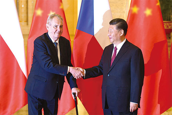 親共捷克總統齊曼（Miloš Zeman）因維特齊訪臺對其施壓排斥。圖為2019年4月28日齊曼在北京人民大會堂與習近平會談。（Madoka Ikegami / AFP）