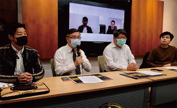 2021年1月6日，香港警方以違反「港版國安法」為由，大動作對53名民主派人士進行逮捕。1月8日，桑普（發言者）在臺灣立法院記者會呼籲國際關注。（Sam Yeh / AFP）