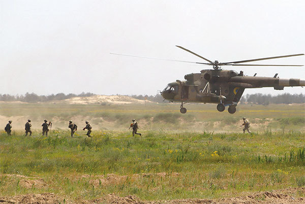 美國與烏克蘭從6月28日到7月10在黑海地區展開「海上微風」軍事演習。圖為7月2日參加演習的烏克蘭陸軍。（Oleksandr Gimanov/AFP）