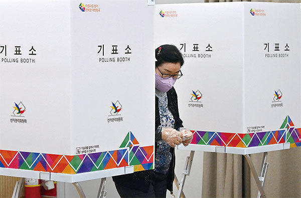 韓國今年4月舉行的地方首長和議員補選，持反中共立場的在野黨「國民之力」取得壓倒性勝利。（Jung Yeon-je / AFP）