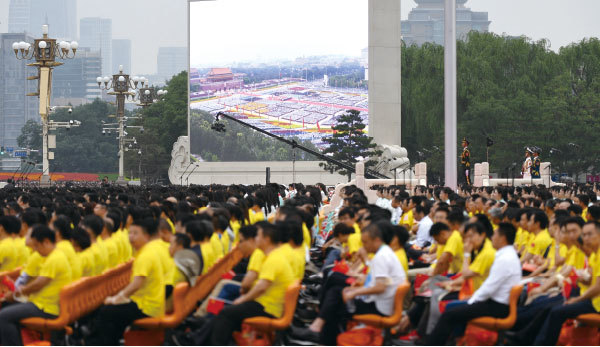 8月12日，黨媒被迫承認疫情爆發，但中國大陸疫情失控的最大原因，實際是中共黨慶期間刻意掩蓋造成的。圖為2021年7月1日天安門廣場。（Wang Zhao / AFP）