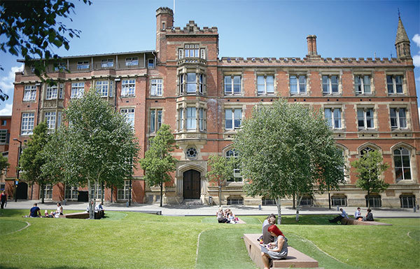 切塔姆音樂學校，擁有全英私立學校最完備的音樂設施，是英國最大的音樂專科學校，招生非常嚴格，試奏、樂理、面試和文化課程缺一不可。有華人血統的大寶、二寶相繼被錄取。（Christopher Furlong∕Getty Images）